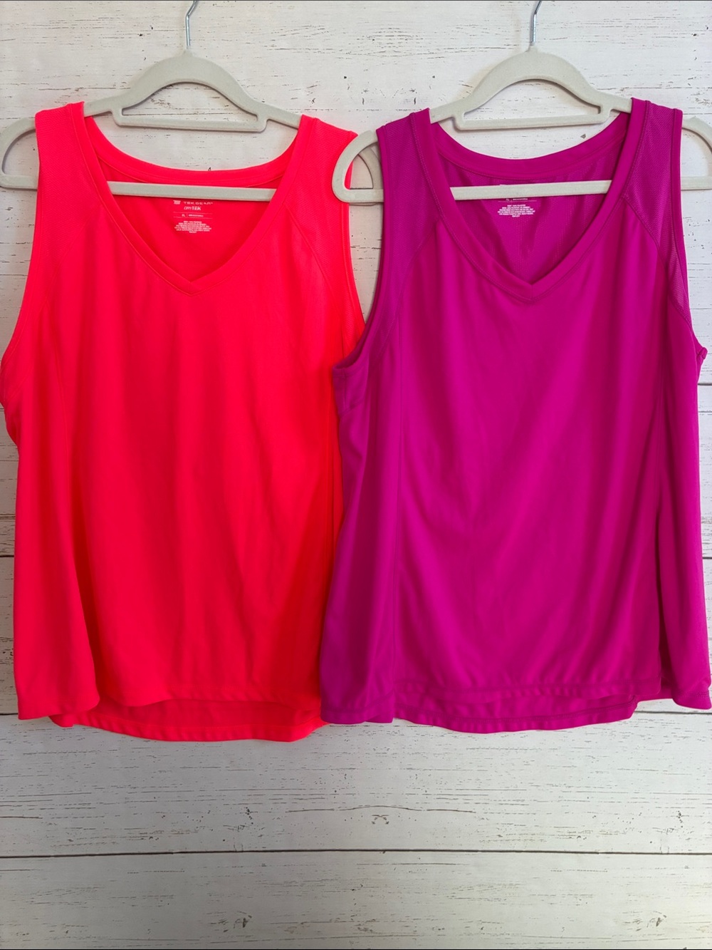 Bundle of 2 Tek Gear Women’s  V Neck Workout Tank Tops in size XL, NWOT
